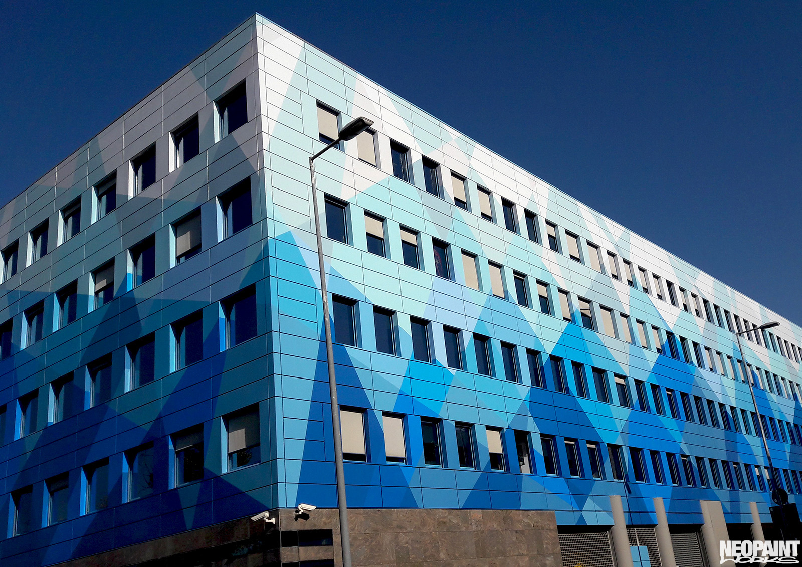neopaint works - épület díszítőfestés - blue cube